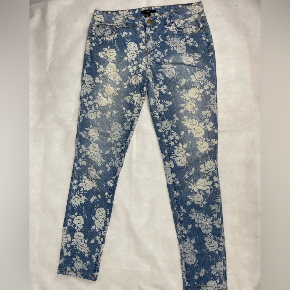 𝐗𝐗𝐈 𝐅𝐋𝐎𝐑𝐀𝐋 𝐒𝐊𝐈𝐍𝐍𝐘 𝐋𝐄𝐆 𝐃𝐄𝐍𝐈𝐌 - Picture 4 of 10